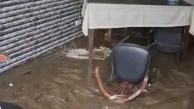Yoğun yağış nedeniyle Ayazağa’da bulunan bir balıkçı dükkanını su bastı.