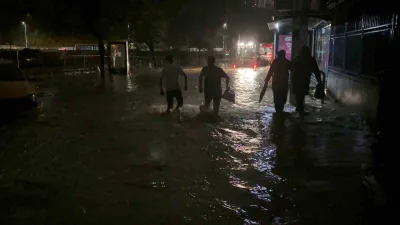 Sarıyer Ayazağa’da etkili olan şiddetli sağanak yağış nedeniyle birçok mahallede