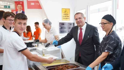 Balıkesir’in Ayvalık ilçesinde; Ayvalık Belediyesi’nin Öğrenci Kent Lokantaları ikinci yılına