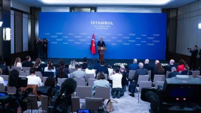 İstanbul’da düzenlenen R4+E3 Dışişleri Bakanları Toplantısı’nın ardından basın toplantısında konuşan