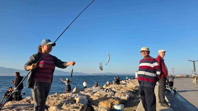 Balıkesir’in Bandırma ilçesinde hava sıcaklıklarının 25 dereceye kadar yükselmesiyle birlikte