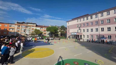 Bandırma Marmara İlkokulu’nda düzenlenen “Sağlıklı Çocuk, Sağlıklı Gelecek” programında öğrencilere