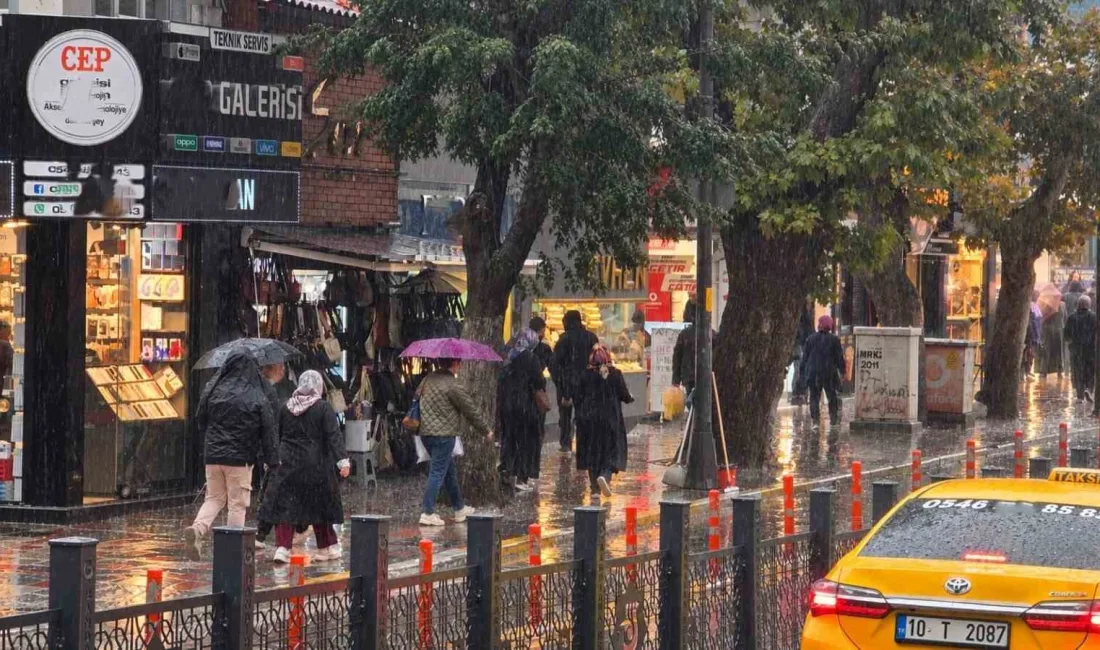 Meteoroloji Genel Müdürlüğünün günler öncesinden yaptığı yağış uyarılarının ardından Bandırma’da
