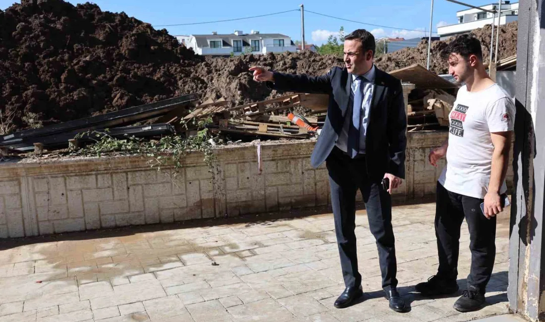 Başiskele’de selden zarar gören esnafı ziyaret eden Belediye Başkanı Yasin