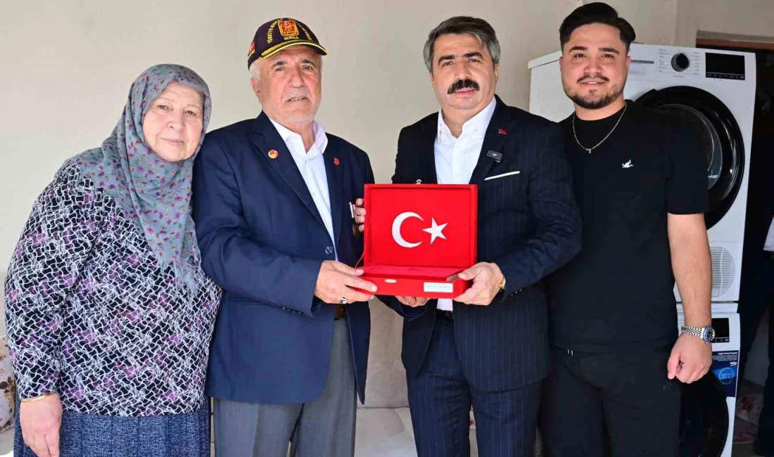 Bursa’da Yıldırım Belediye Başkanı Oktay Yılmaz Kıbrıs Gazisi Cafer Kaya