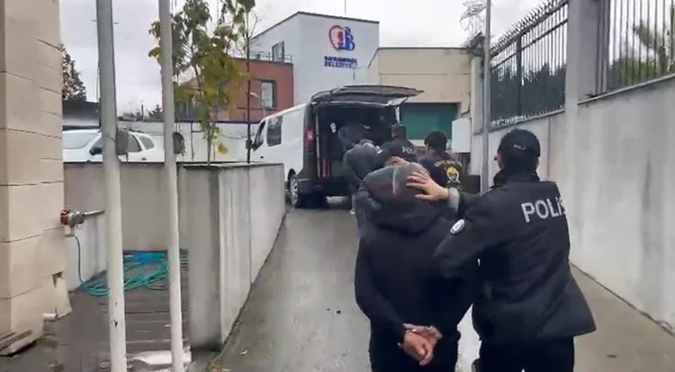 İstanbul Bayrampaşa’da İSKİ tarafından yürütülen altyapı çalışması sırasında boru hattı