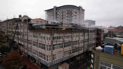 İstanbul’un Bayrampaşa ilçesinde bir sanayi sitesinde depoda çıkan yangın paniğe
