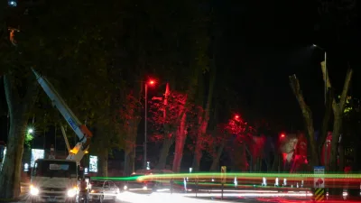 BEDAŞ, 29 Ekim Cumhuriyet Bayramı dolayısıyla İstanbul’daki Dolmabahçe Caddesi’ni kırmızı-beyaz