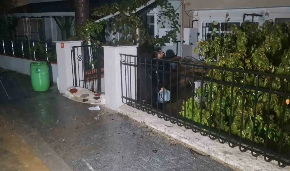 İstanbul’u etkisi altına alan şiddetli yağış nedeniyle Beykoz’da evlerin giriş