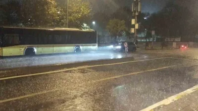 Beykoz’da sabaha karşı etkili olan şiddetli sağanak yağış, yolları adeta