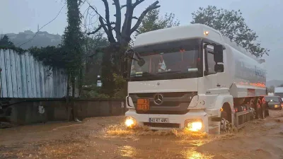 İstanbul’un pek çok noktasını etkisi altına alan şiddetli yağış nedeniyle