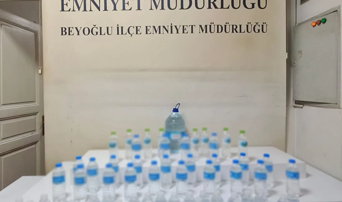 İstanbul Beyoğlu’nda bir iş yeri ve iki otomobilde yapılan aramalarda,