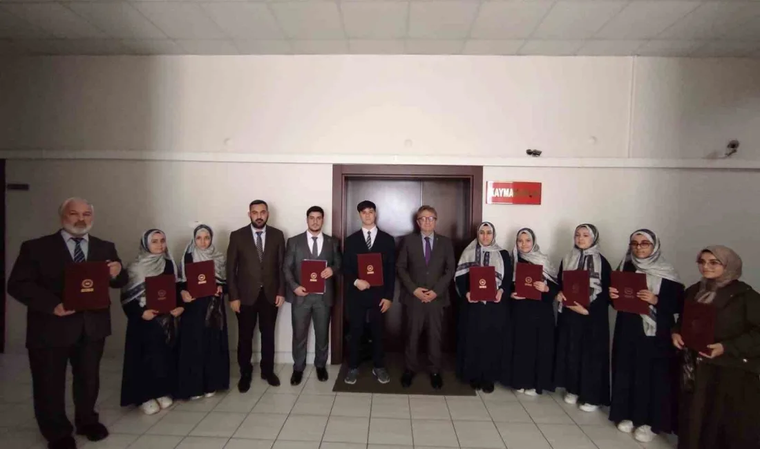 Bilecik’in Bozüyük ilçesinde 10 öğrenci hafızlık eğitimini tamamladı. Yeşilkent Kumral