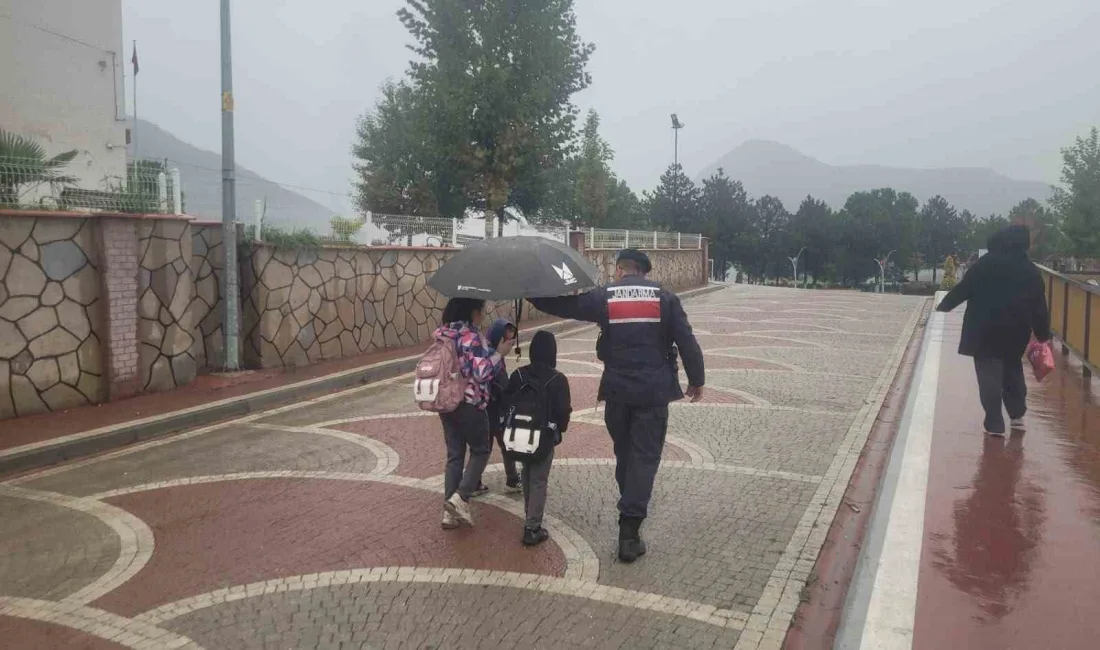 Bilecik’te jandarma ekipleri tarafından 14 okul ve çevresi kontrol edildi.