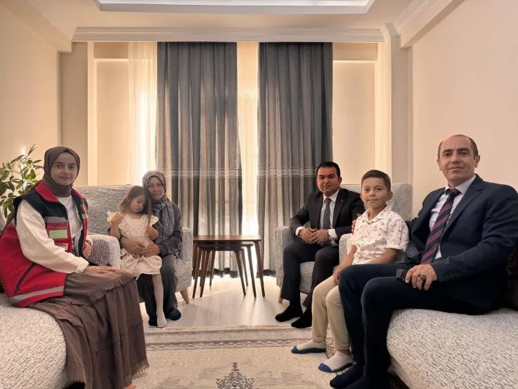 Bilecik’te Uluslararası İşitme Engelliler Haftası kapsamında işitme engelli Ali ve