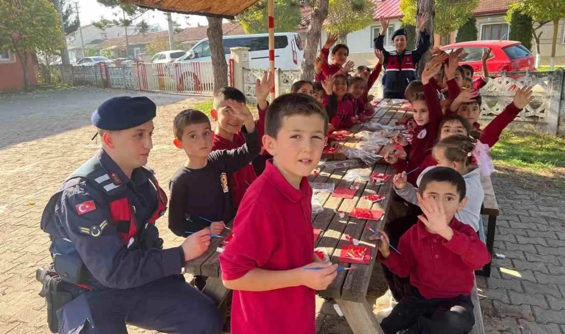 Bilecik İl Jandarma Komutanlığı ekipleri öğrencilerle bir araya geldi. Ekipler