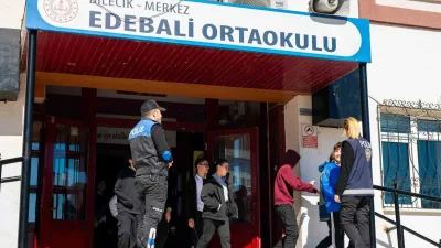 Bilecik’te okul çevrelerinde öğrencilerin güvenliğini sağlamak amacıyla sıkı denetimler uygulandı.