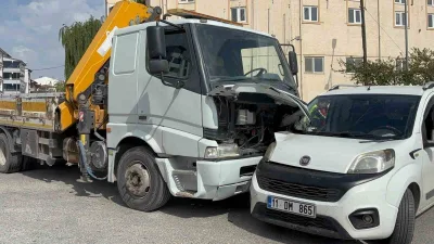 Bilecik’te seyir halindeki vinç ile hafif ticari aracın çarpışması sonucu