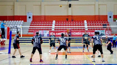 Bilecik’te kamu çalışanlarının voleybol şampiyonları belli oldu. Bilecik Gençlik ve