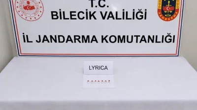 Bilecik’te jandarma ekiplerince gerçekleştirilen yol kontrolünde bir şahsın üzerinde uyuşturucu