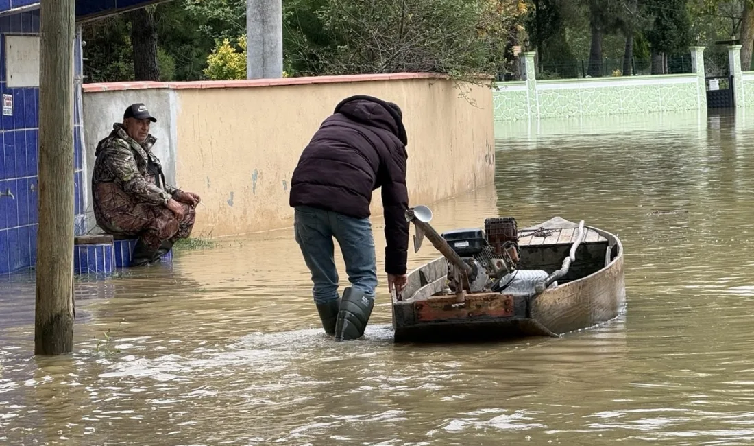 Sakarya’nın Karasu ilçesinde şiddetli yağışlar sonrasında longozun ve kanalların taşması