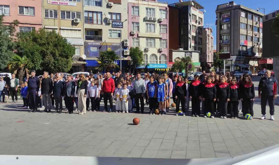 Burhaniye ilçesinde, Amatör Spor Haftası, düzenlenen açılış programı ve çelenk