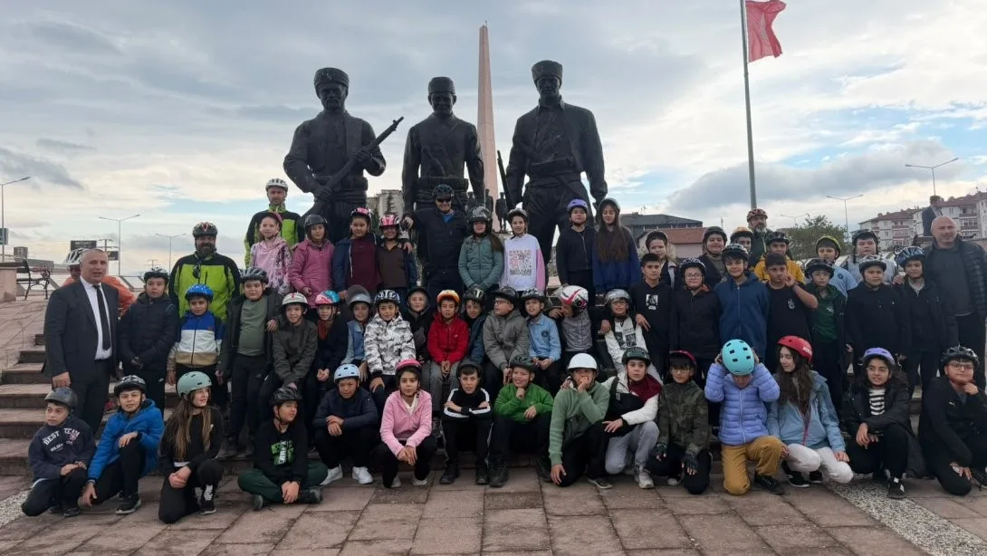 Burhaniye ilçesinde, Cumhuriyetin kuruluşunun 103. yılı kutlamaları çerçevesinde düzenlenen Cumhuriyet