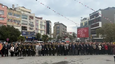 Burhaniye ilçesinde, Cumhuriyet Meydanında Cumhuriyet Bayramı Kutlamaları dahilinde Çelenk Sunma