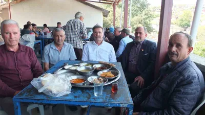 Burhaniye ilçesinde düğün yemeği kültürü devam ediyor. Kuyumcu köyünde bir