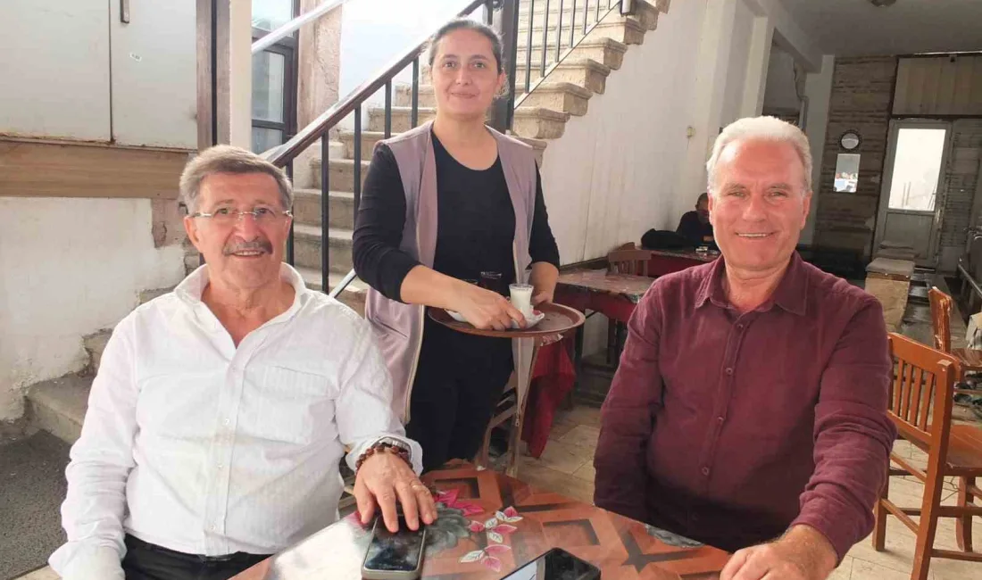 Burhaniye ilçesinde, kahvehanelerde süt servisi yapılması vatandaşları sevindirdi. Sonbaharla ile