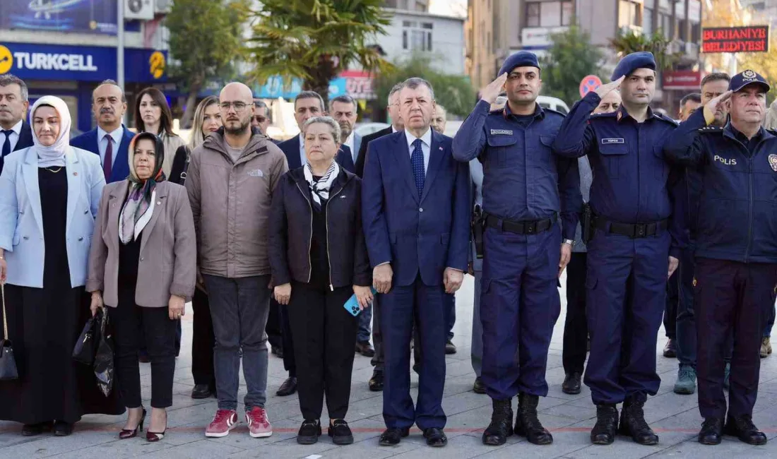Burhaniye ilçesinde, 19 Ekim Muhtarlar Günü etkinlikleri kapsamında, Cumhuriyet Meydanı’nda