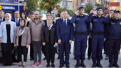 Burhaniye ilçesinde, 19 Ekim Muhtarlar Günü etkinlikleri kapsamında, Cumhuriyet Meydanı’nda