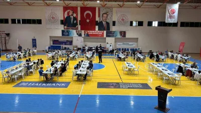Burhaniye ilçesinde, Atatürk Spor Salonu, Amatör Spor Haftası kapsamında düzenlenen