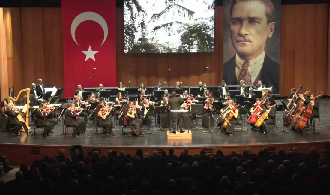 Bursa’da Cumhuriyet’in 103’üncü yıl dönümü dolayısıyla düzenlenen özel konserde, Bursa