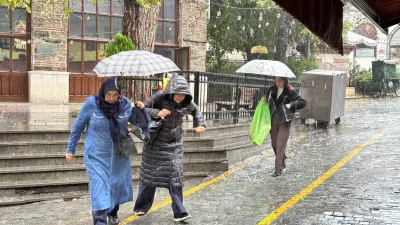 Bursa’da yağmur etkisini göstermeye başladı. Kentte yağışlı havanın etkisini artırması