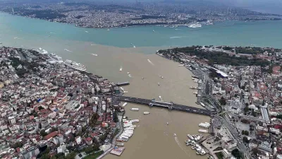 İstanbul’un incisi olarak bilinen Haliç, şiddetli yağışın ardından tamamen çamura