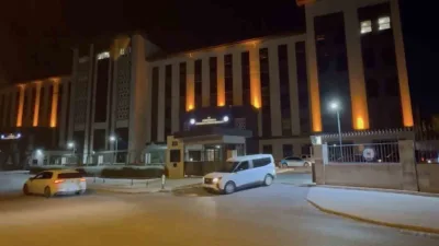 Çanakkale’de gerçekleştirilen operasyonda 81 kaçak göçmen ve 8 organizatör yakalandı.