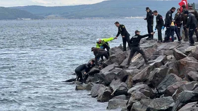 Çanakkale’de denizde kıyıya vurmuş erkek cesedi bulundu. Olay, Kemalpaşa Mahallesi