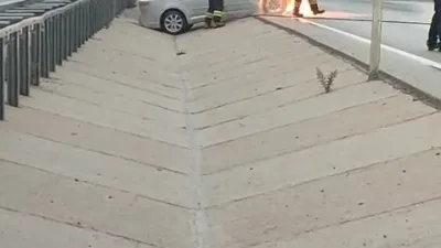 Çanakkale’de seyir halindeki otomobilden alevler yükseldi. Ekiplerin müdahalesiyle söndürülen otomobil