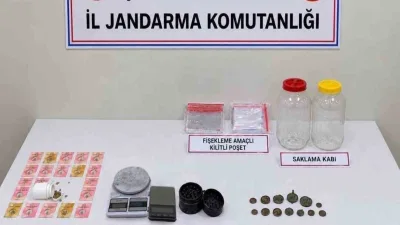 Çanakkale’de jandarma ekiplerince uyuşturucuyla mücadeleye yönelik 11 adrese yapılan operasyonlarda