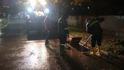 Çayırova Belediyesi Fen İşleri Müdürlüğü ekipleri, ilçede etkili olan yoğun
