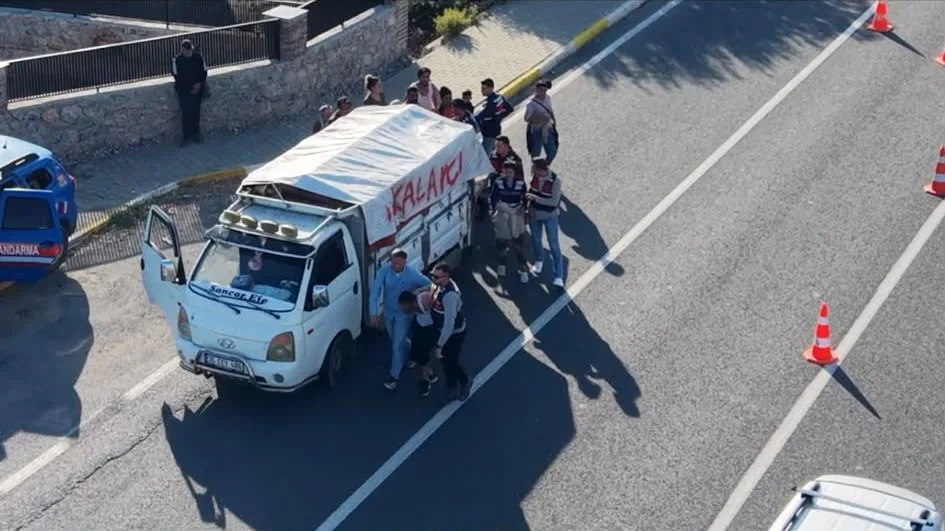Balıkesir’in Edremit ilçesinde jandarma ekiplerinin zeytin hasat sezonunda yürüttüğü çalışmalar