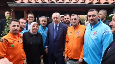 Cumhurbaşkanı Recep Tayyip Erdoğan, İstanbul’un Fatih ilçesinde gerçekleştirdiği temaslar kapsamında
