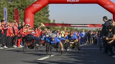 Ankara’da düzenlenen Cumhurbaşkanlığı Yarı Maratonu’nda Bağcılar Belediyesi Engelliler Spor Kulübü