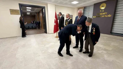 Cumhuriyetin 103. kuruluş yıl dönümü dolayısıyla Edremit’te düzenlenen resmi tebrikat