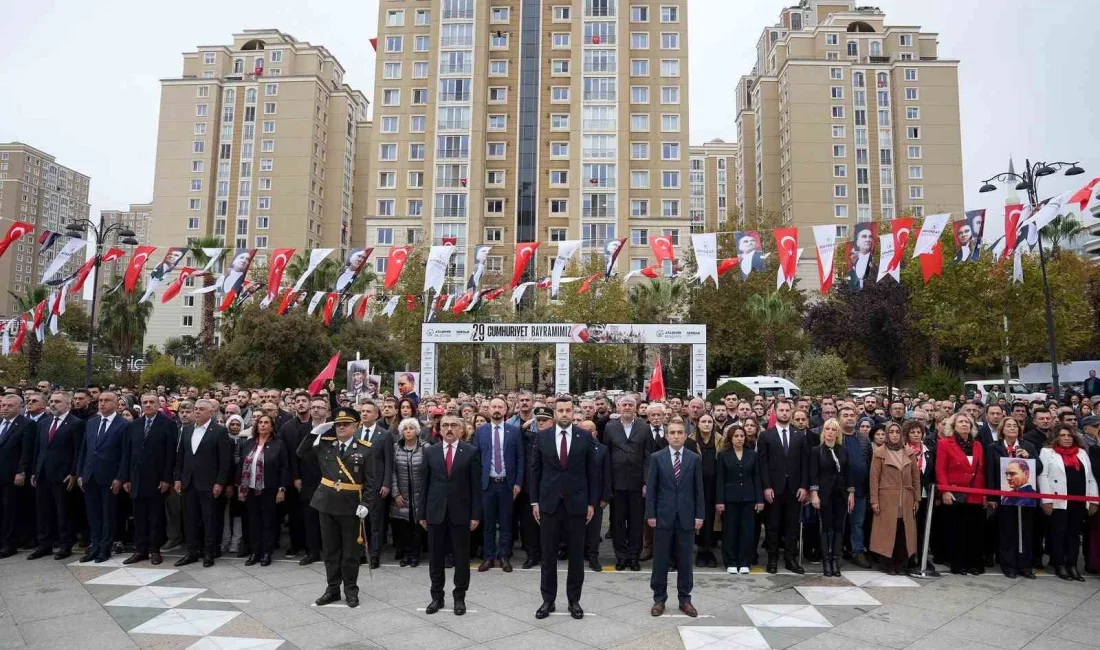 Ataşehir’de 29 Ekim Cumhuriyet Bayramı kutlamaları düzenlenen resmi törenle başladı.