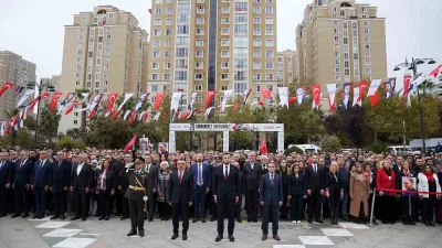 Ataşehir’de 29 Ekim Cumhuriyet Bayramı kutlamaları düzenlenen resmi törenle başladı.