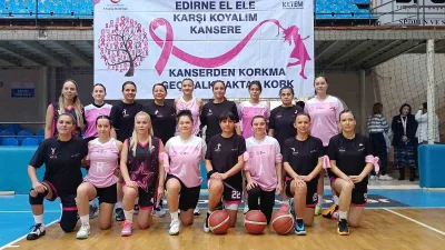 Edirne’de Meme Kanseri Farkındalık Ayı dolayısıyla düzenlenen Pembe Dostluk Maçı’nda,