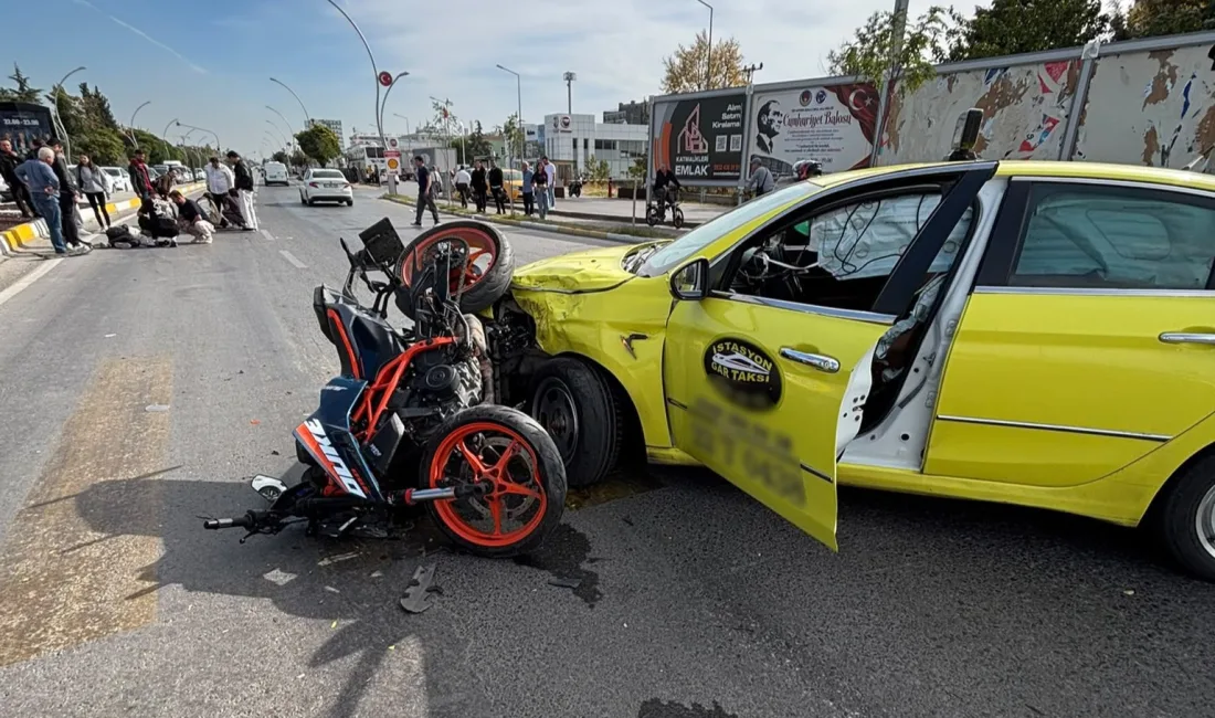 Edirne’de ticari taksi ile motosikletin çarpışması sonucu meydana gelen kazada