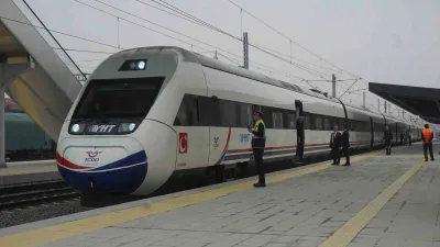 Edirne’de Çerkezköy-Kapıkule Hızlı Tren Hattı’nın ilk seferi gerçekleştirildi. Hızlı tren